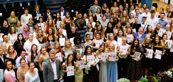 Bild zu Abschlussfeier der Fachschule und Berufsfachschule Sozialpädagogik