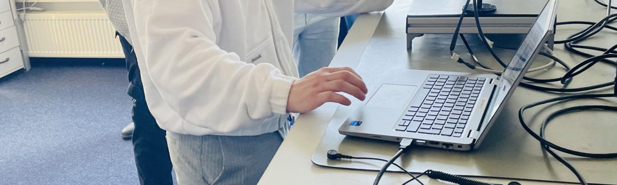 Schülerinnen und Schüler der Beruflichen Schule in Bad Oldesloe besuchen Basler AG Ein Tag voller Möglichkeiten Berufliche Schule des Kreises Stormarn in Bad Oldesloe