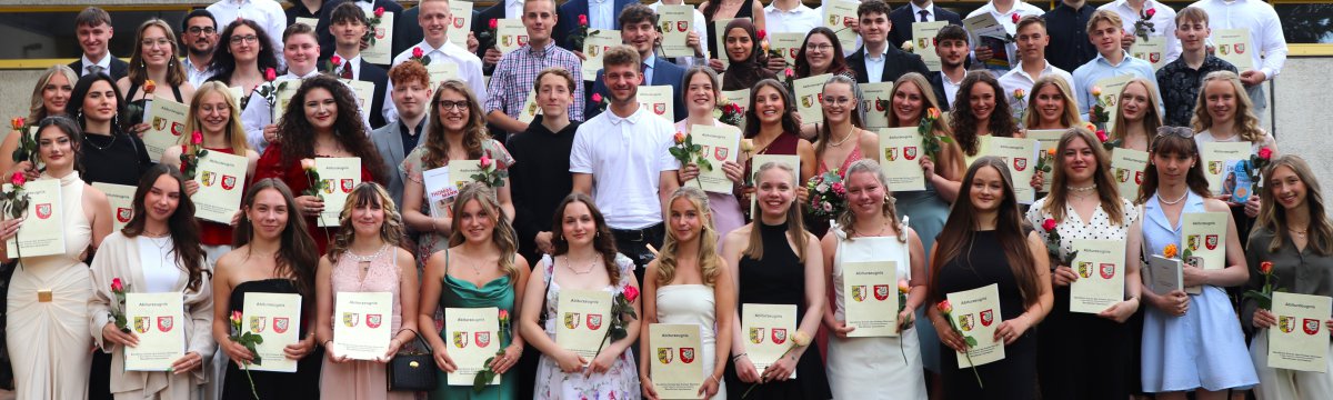 The winner takes ist all … <br> Verabschiedung der Abiturientinnen und Abiturienten des Beruflichen Gymnasiums in Bad Oldesloe Berufliche Schule des Kreises Stormarn in Bad Oldesloe