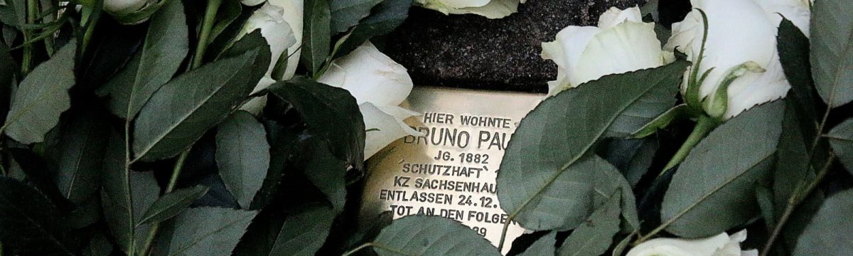 Berufsschüler/-innen auf den Spuren von Bruno Paul Stolpersteinverlegung in Bad Oldesloe Berufliche Schule des Kreises Stormarn in Bad Oldesloe