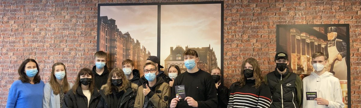 Betriebsbesichtigung der Klassen AW22 und AP22a bei Backring Nord Berufliche Schule des Kreises Stormarn in Bad Oldesloe