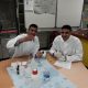 Hadi und Mahdi Karimi bei der Herstellung von Blue-Bottle Water
